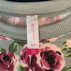 No boundaries Crew neck sweater